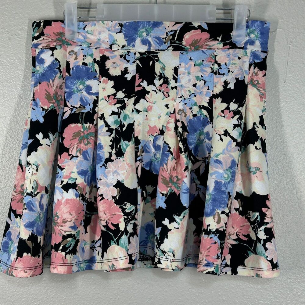 Francescas Skirt Womens M Floral Pleated Skater Mini  Pink Blue ALine Stretch